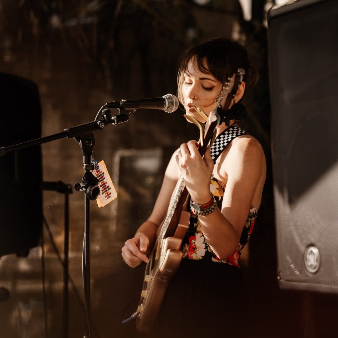 🍷 Live Music Friday: Green Sateen at Humble Somm!
