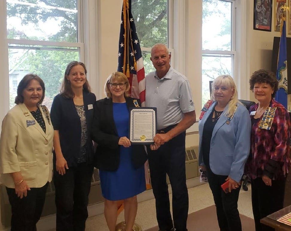 Left to right: Linda Tidrick, Sally Finck, Deb Heim, Shelton mayor Mark Lauretti, Linda Papp and Jeaneen Buchanan