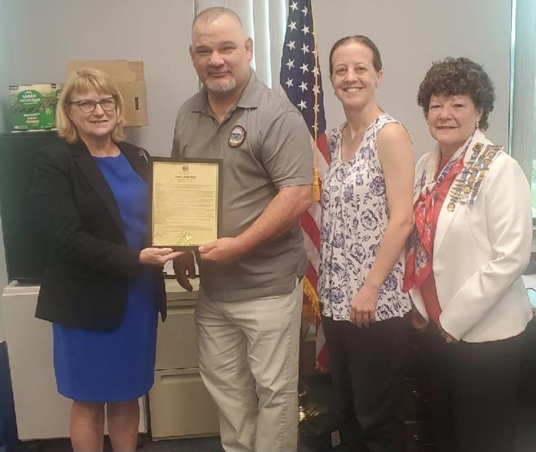 Regent Deb Heim, mayor Joseph L. DeMartino, Vice Regent Sally Finck, and Honorary Regent Jeaneen Buchanan.