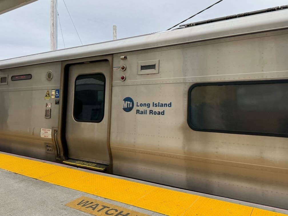 Hicksville Train Station