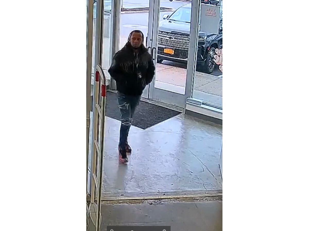 Do You Recognize Him? Man Wanted In Commack Old Navy Theft: Police ...