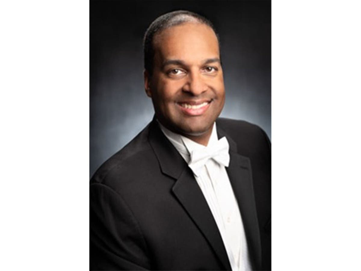 Edward P. Norris III, a Smithtown resident and Glen Cove High School choral director, earned the 2025 LIMEHOF Educator of Note honor after more than two decades in music education.