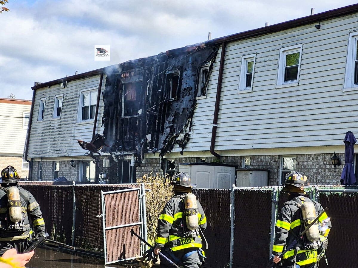 https://patch.com/img/cdn20/users/27193599/20260427/014530/styles/patch_image/public/lindenhurst-fire-2___27134006573.jpg