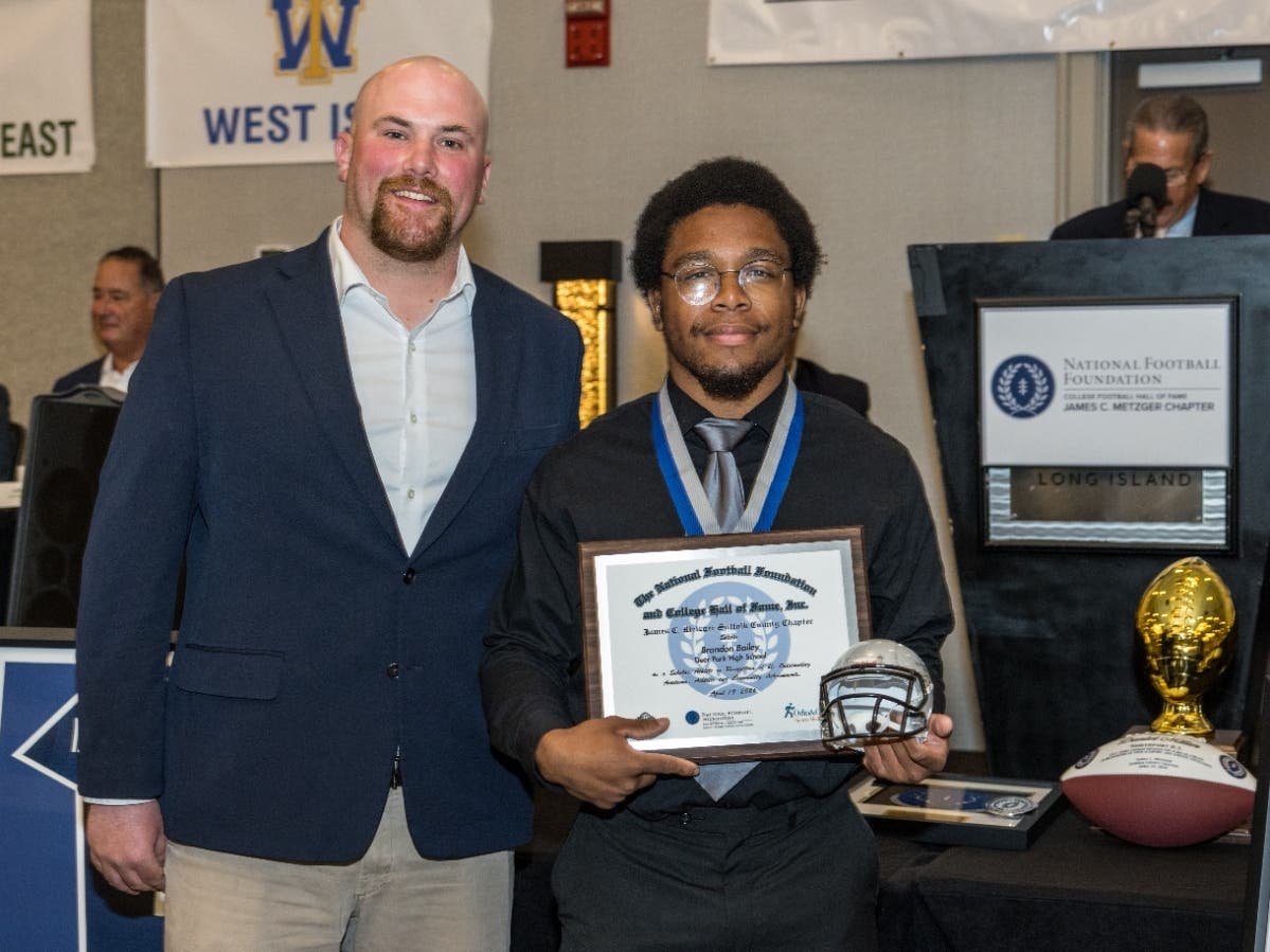 Deer Park High School senior student-athlete Brandon Bailey has been selected
as a Scholar Athlete by the Suffolk Chapter of the National Football Foundation.