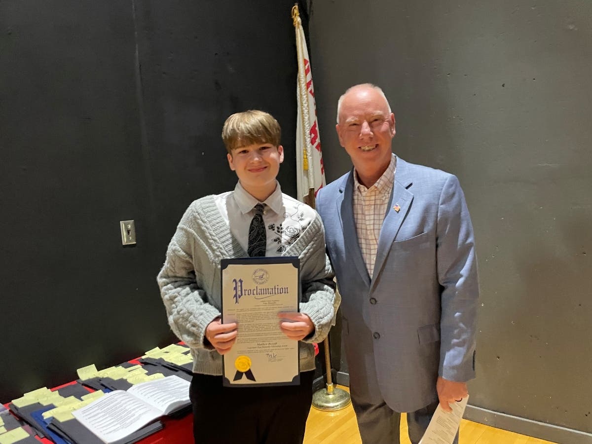 Suffolk Legislator Tom Donnelly presents a County Proclamation to Half Hollow Hills
High School East senior Matthew Howell of Melville as the recipient of 2026 Legislator
Donnelly Citizenship Award on Thursday, May 28 at the school.