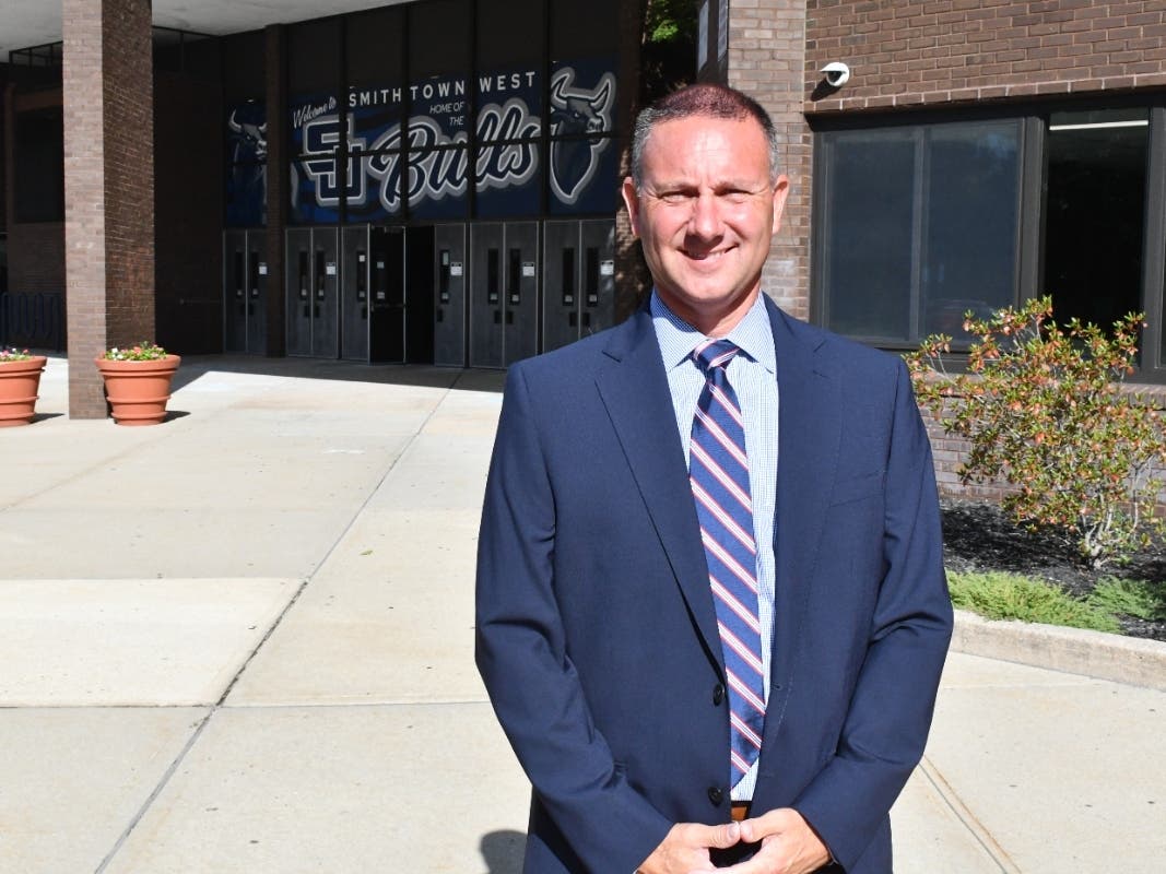 Jon Macaluso, formerly an assistant principal at Great Hollow Middle School, has been named principal of Smithtown High School West.  