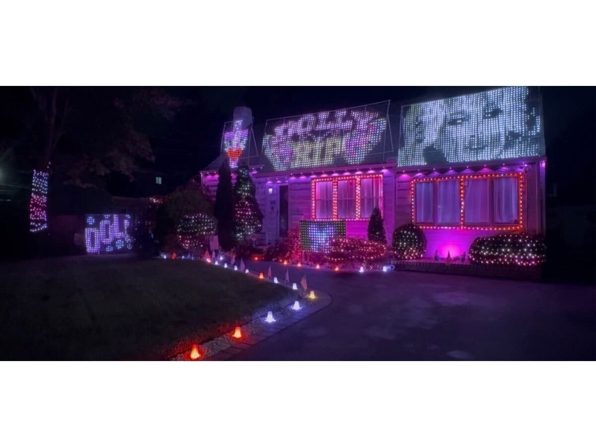 Deer Park Home Becomes Canvas For Dolly, 9/11 And Holiday Light Shows