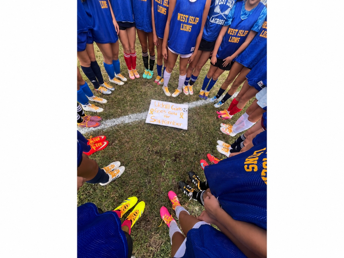West Islip’s fall athletic teams wore gold shoelaces in support of the Tie Up for Gold childhood cancer awareness initiative.