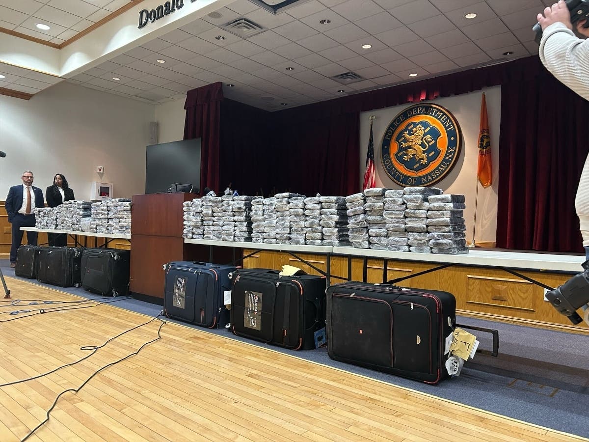312 Kilos Of Cocaine Worth $20M Seized In Holiday Inn Bust: Police ...