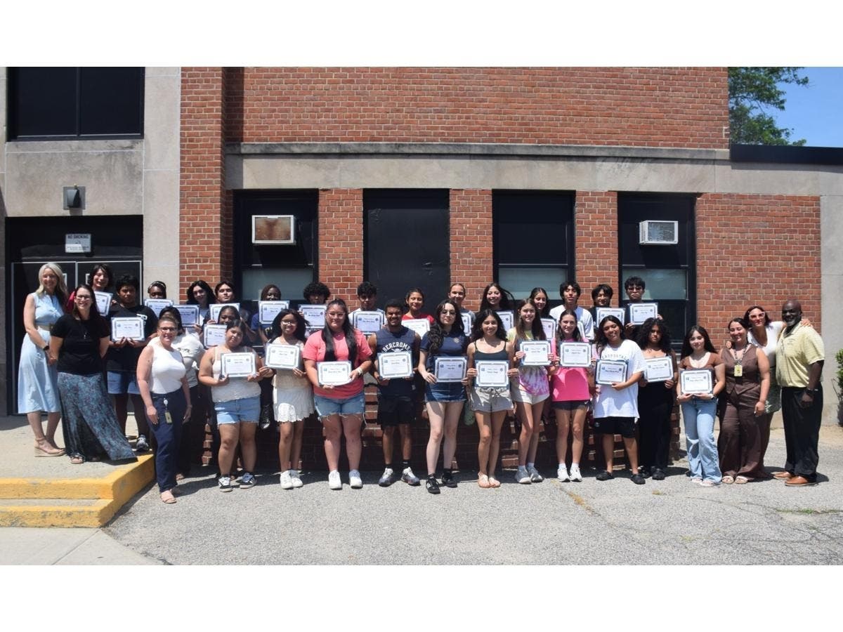 On June 12, the West Hempstead School District celebrated 31 students who earned the
New York State Seal of Biliteracy.
