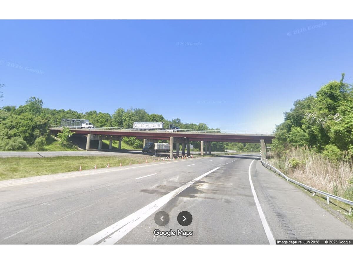 An I-684 overpass, as viewed from the westbound side of I-84. 