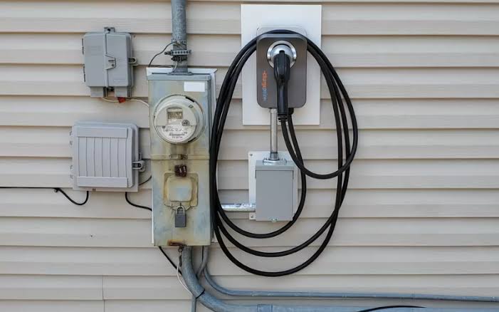 Considering an EV? What Aliso Viejo Homeowners Should Know About EV Charger Installation