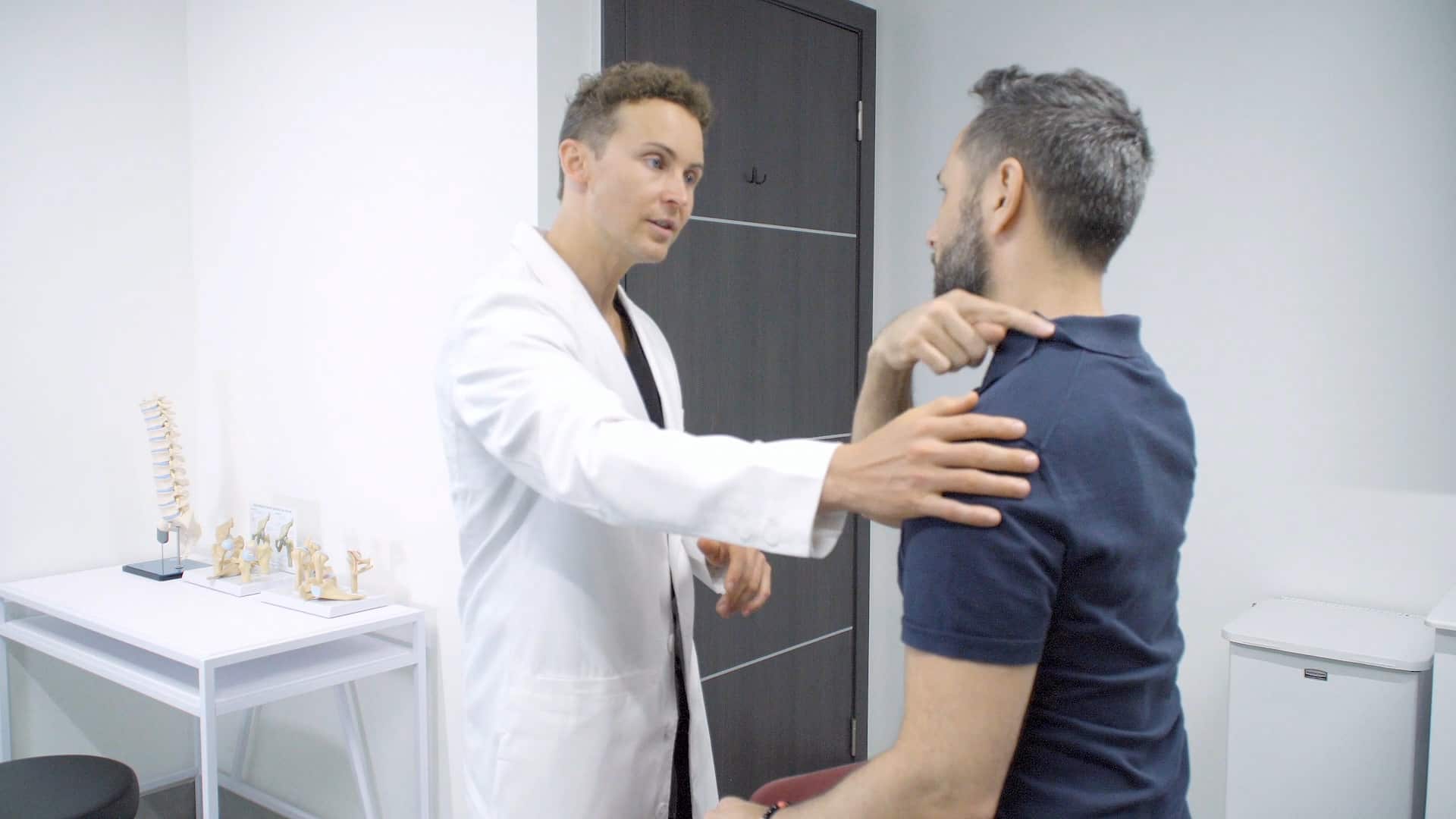 When to See a Neck Pain Doctor in Long Beach