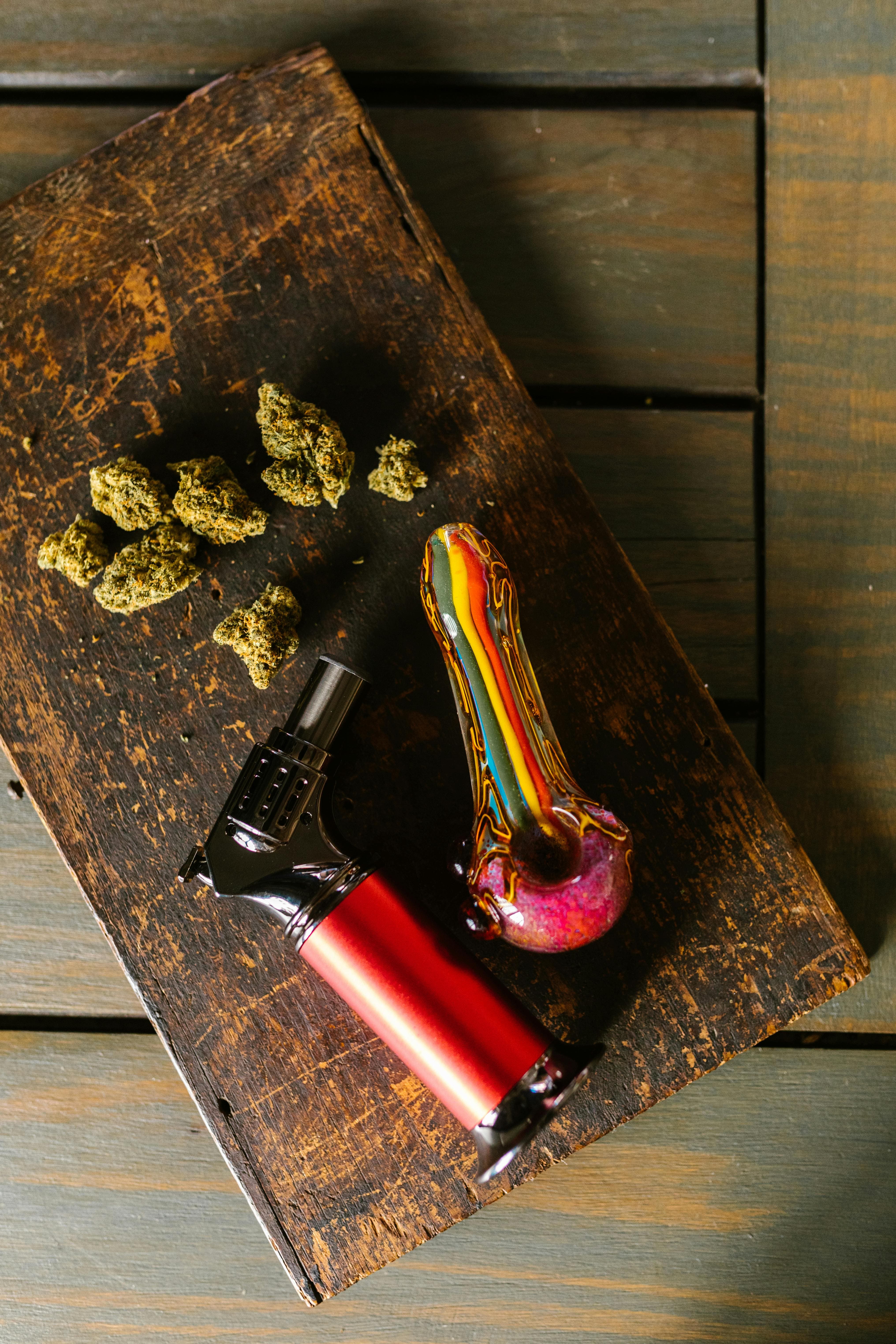 Hand Blown Glass Pipes and Other Smoking Accessories: What to Know Before Visiting a Local Shop