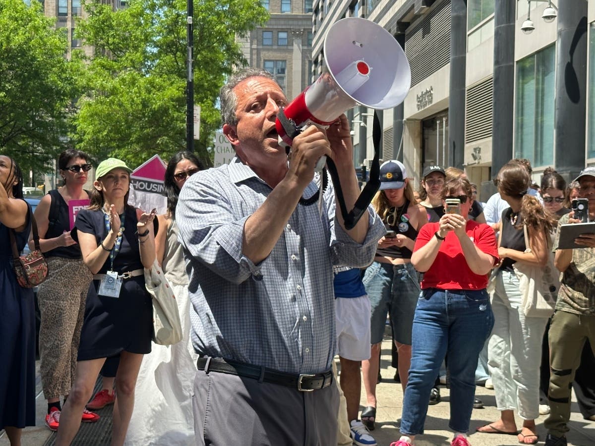 Public defenders and labor organizers marched from Brooklyn Criminal Court after a woman gave birth during arraignment.