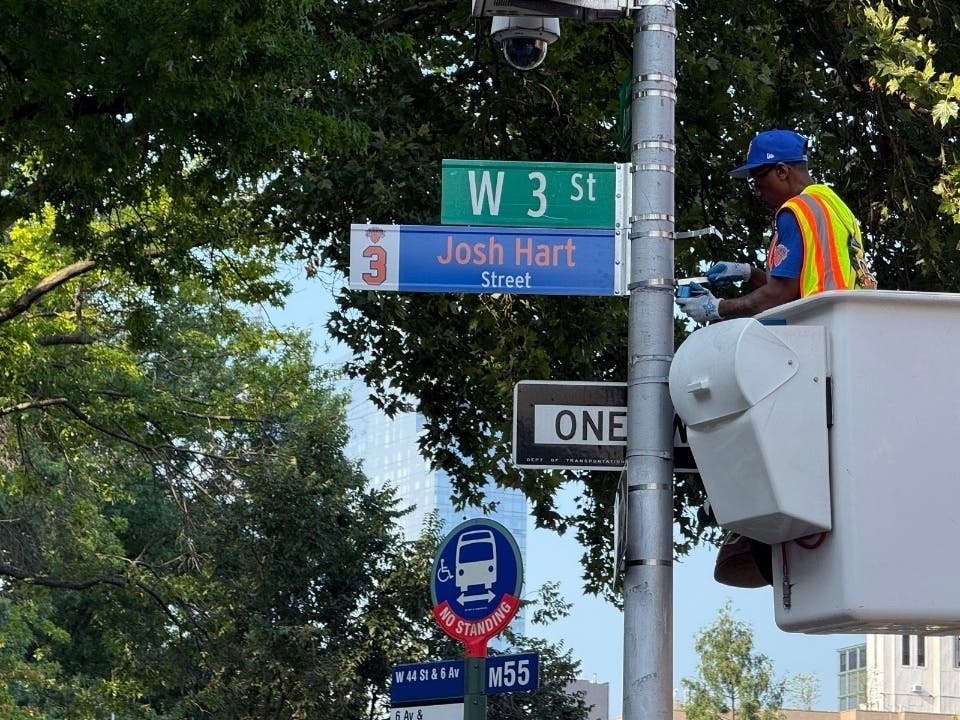 New York transformed Manhattan intersections into a tribute that lets basketball fans relive a long-awaited title run.