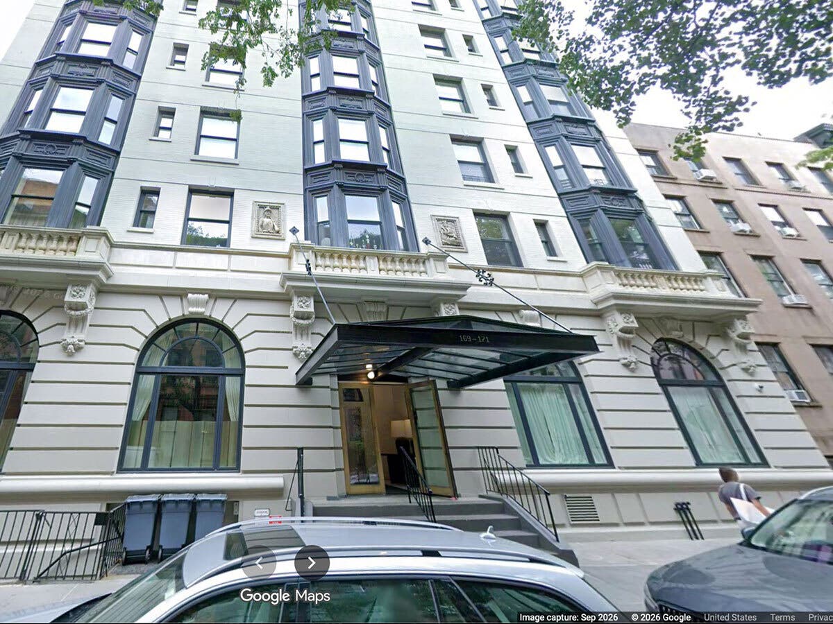 The Standish, a limestone-and-brick building completed in 1903.