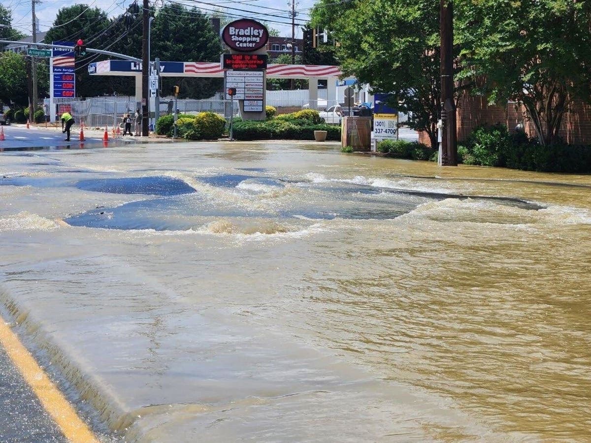 A major water main break prompted the closure of several lanes in Bethesda on Tuesday.