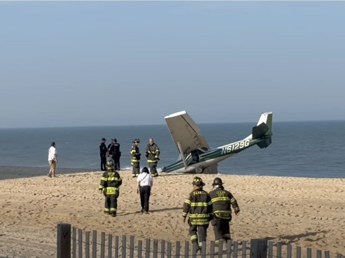 A Cessna 150 plane landed on the sandy beaches of Ocean City late Monday.