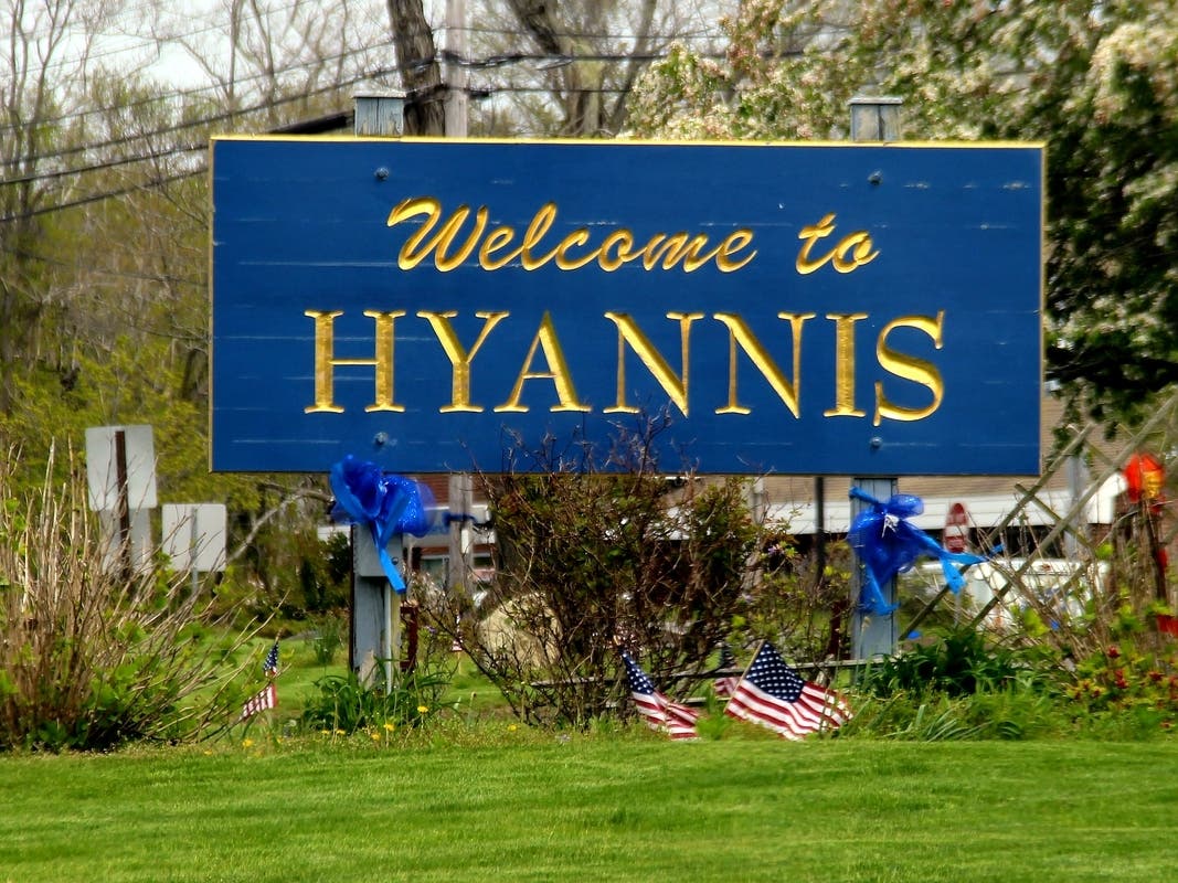 Small Plane Crashes In Hyannis: Reports