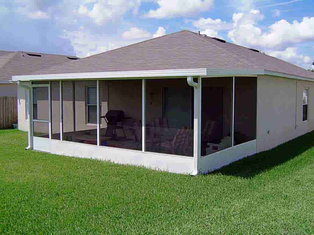 Screen Enclosures by Colonial Construction