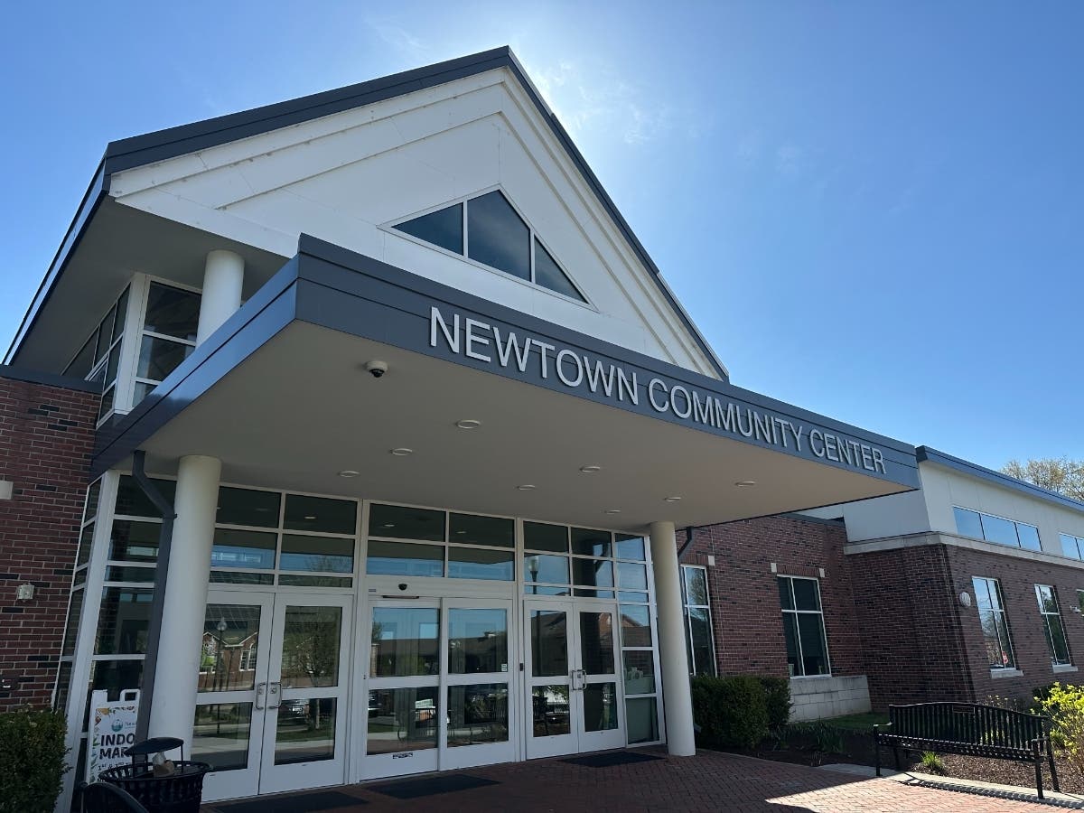Plans for a new splash pad at the Newtown Community Center are moving forward after the Board of Selectmen approved a contractor for the project.