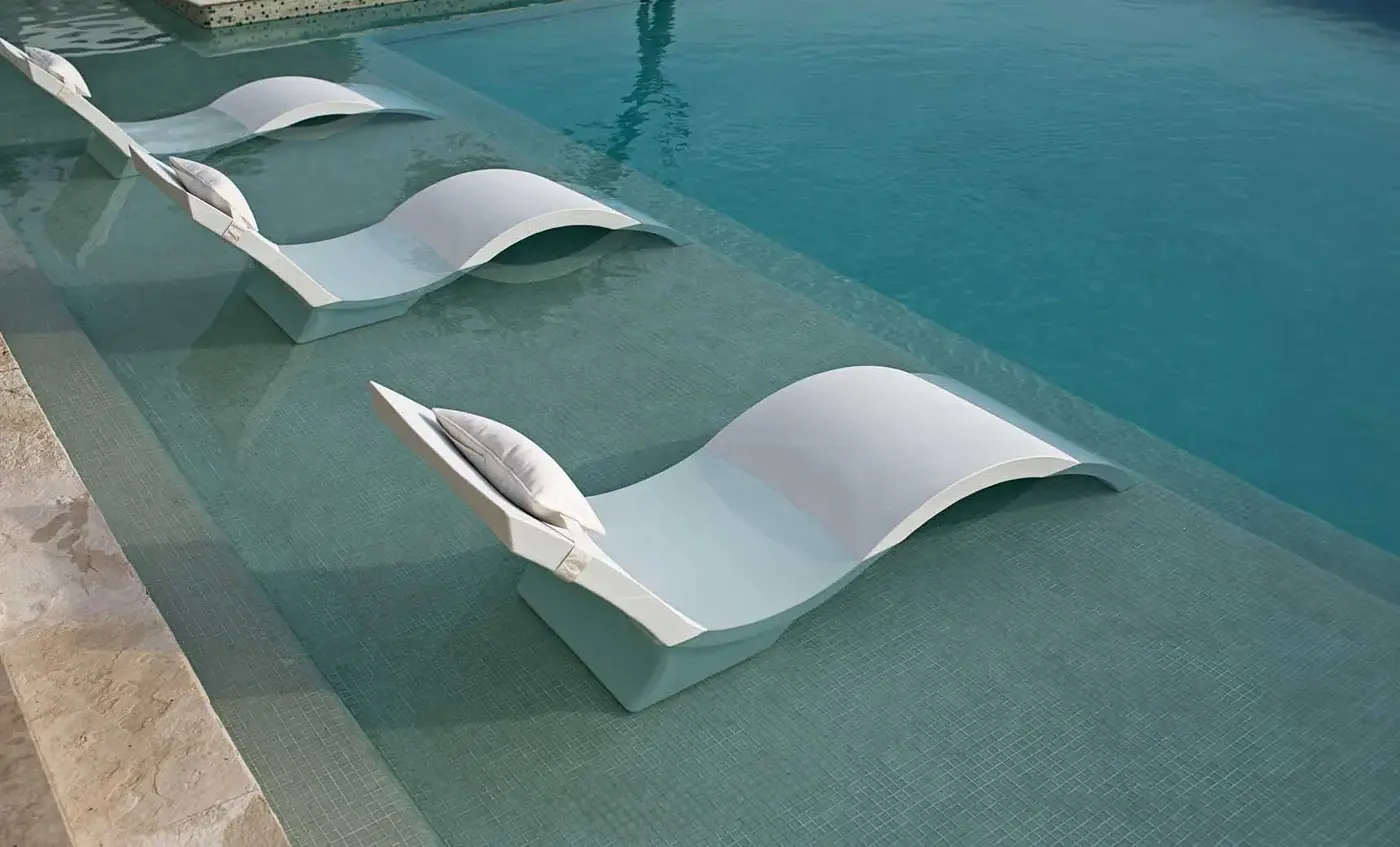 Have an Inground pool with a sun shelf or tanning ledge?