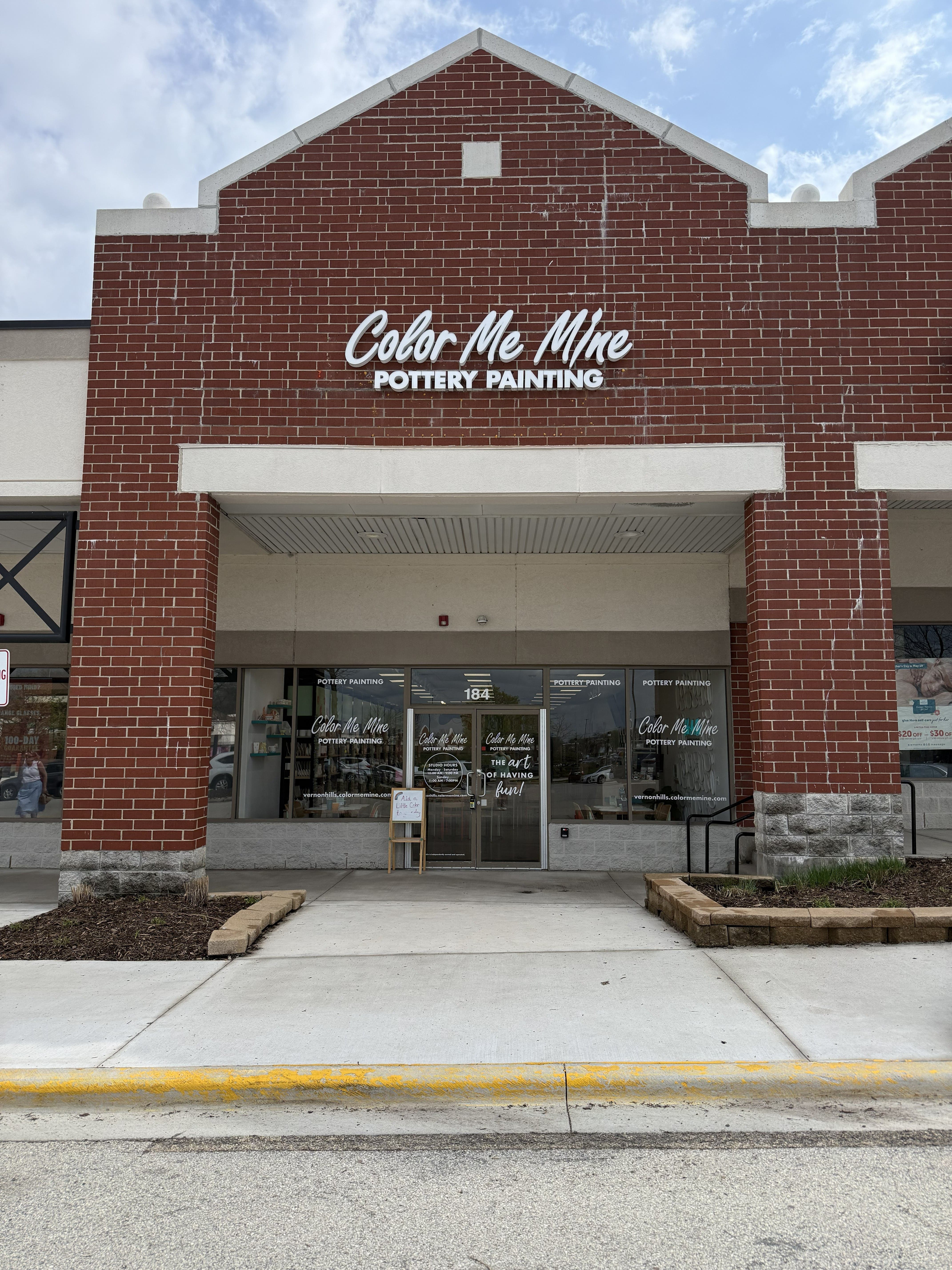 Mother-Daughter Duo Brings New Color Me Mine Location to Vernon Hills 