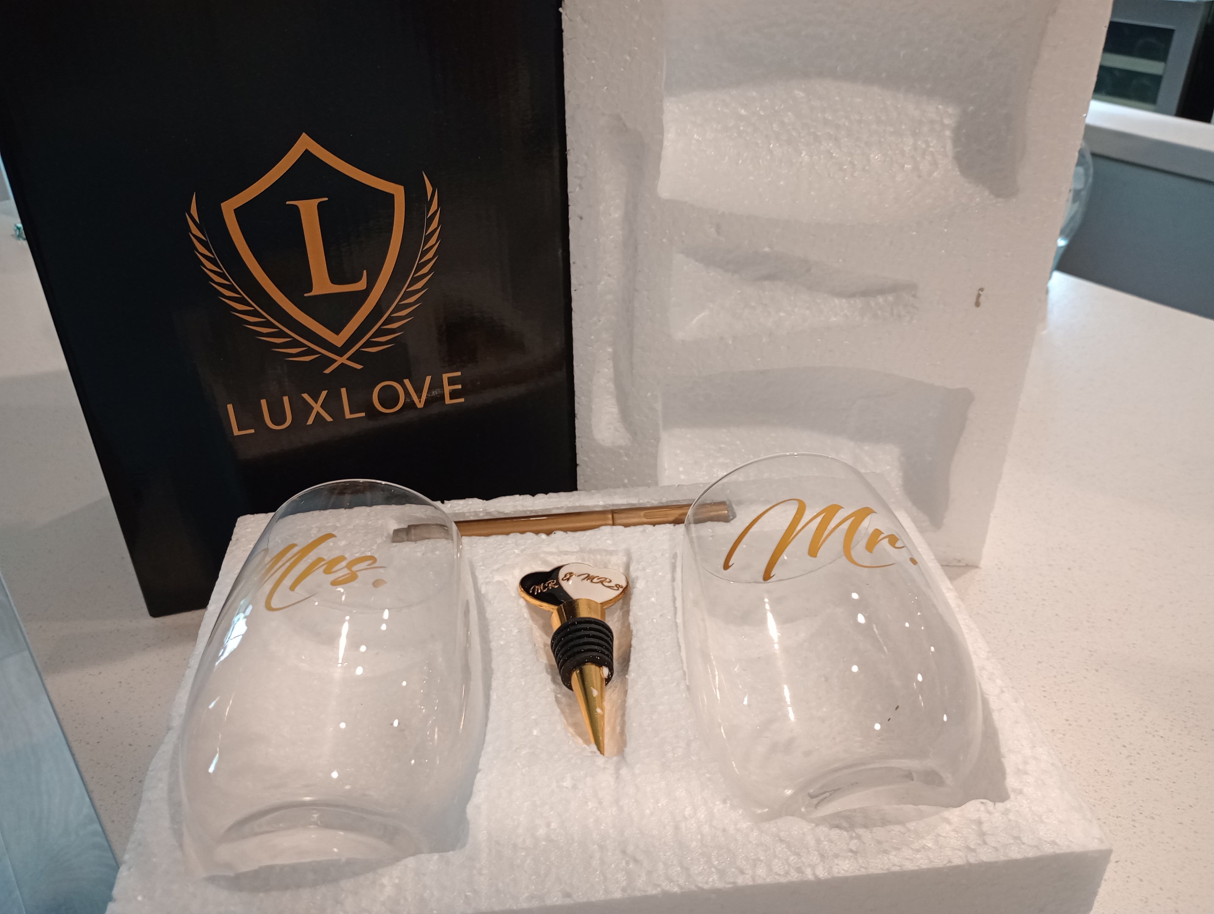Mr. and Mrs. Wine Glasses with wine stopper