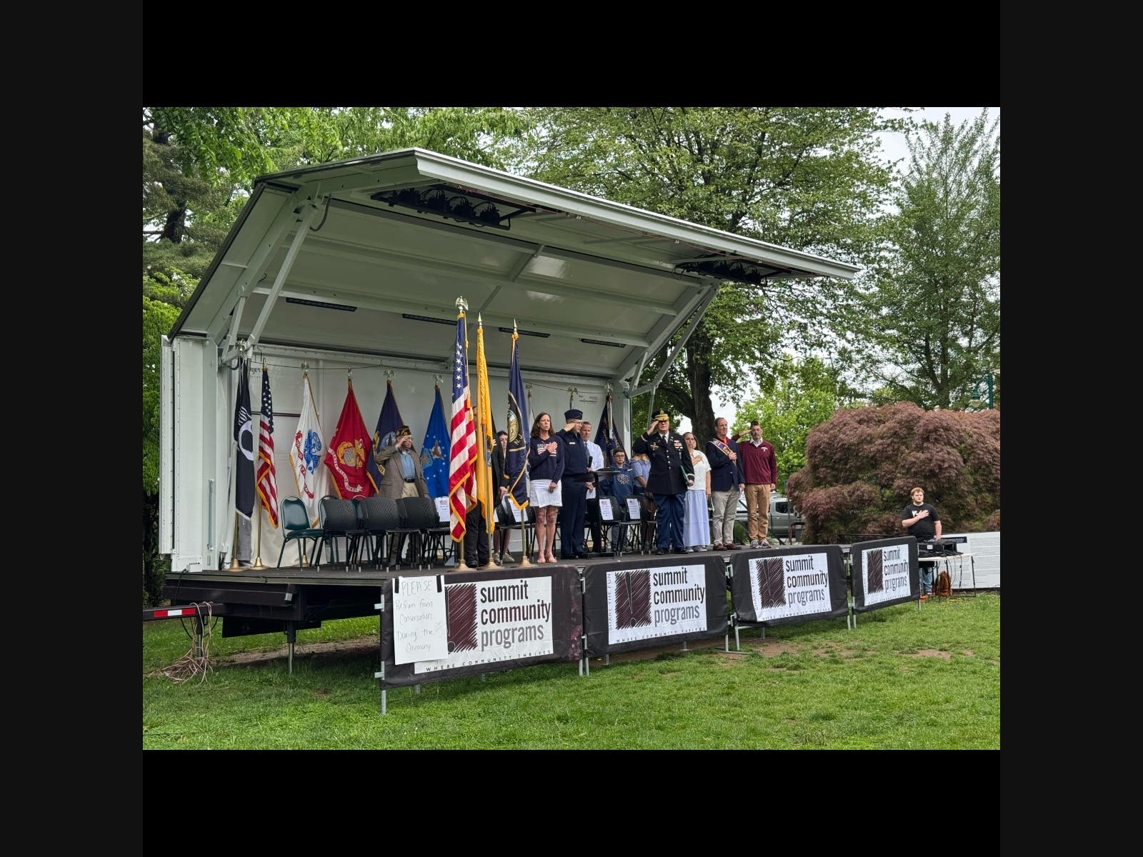 Summit honors fallen soldiers at ceremony Monday.