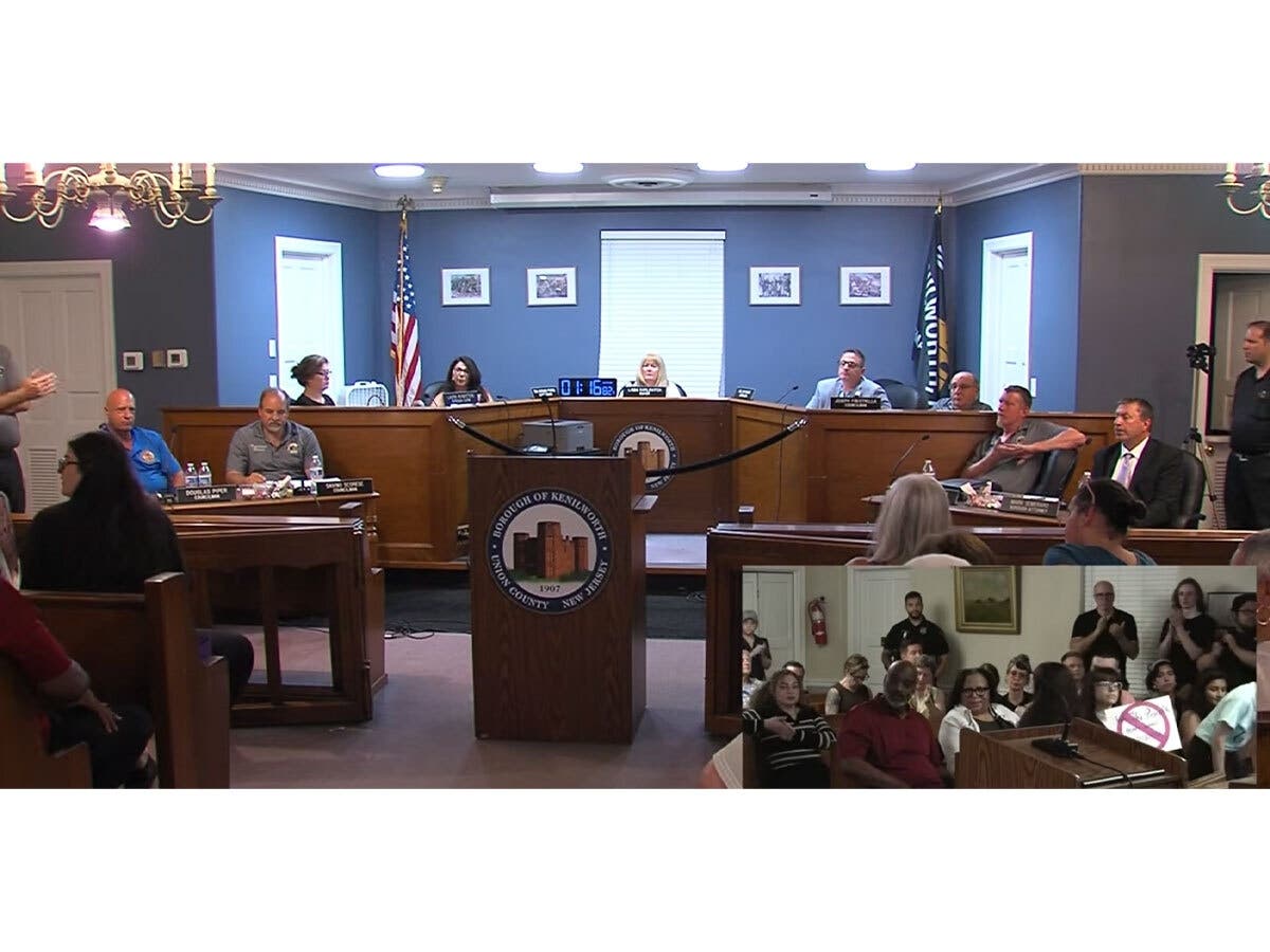 Kenilworth residents voice their frstruations with data center project.