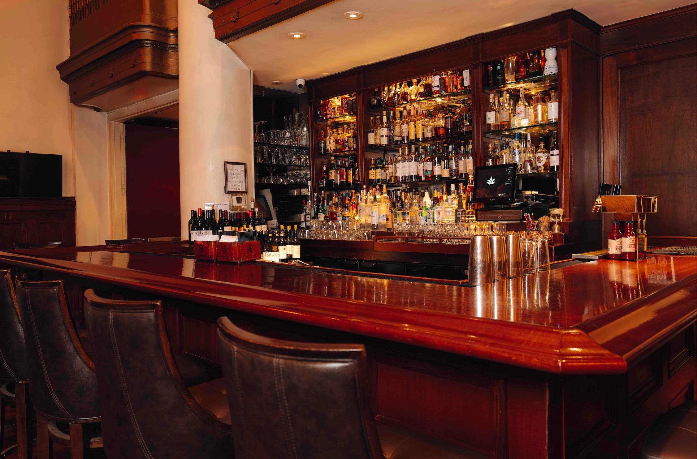 Benjamin Steakhouse Celebrates 20 Years with Original 2006 Menu at 2006 Prices