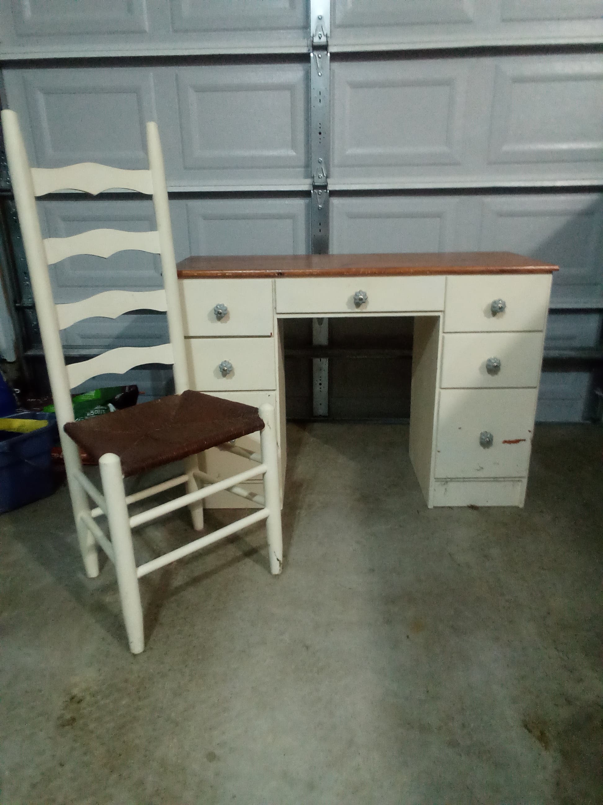 Wooden desk- potential "Shabby Chic" redo