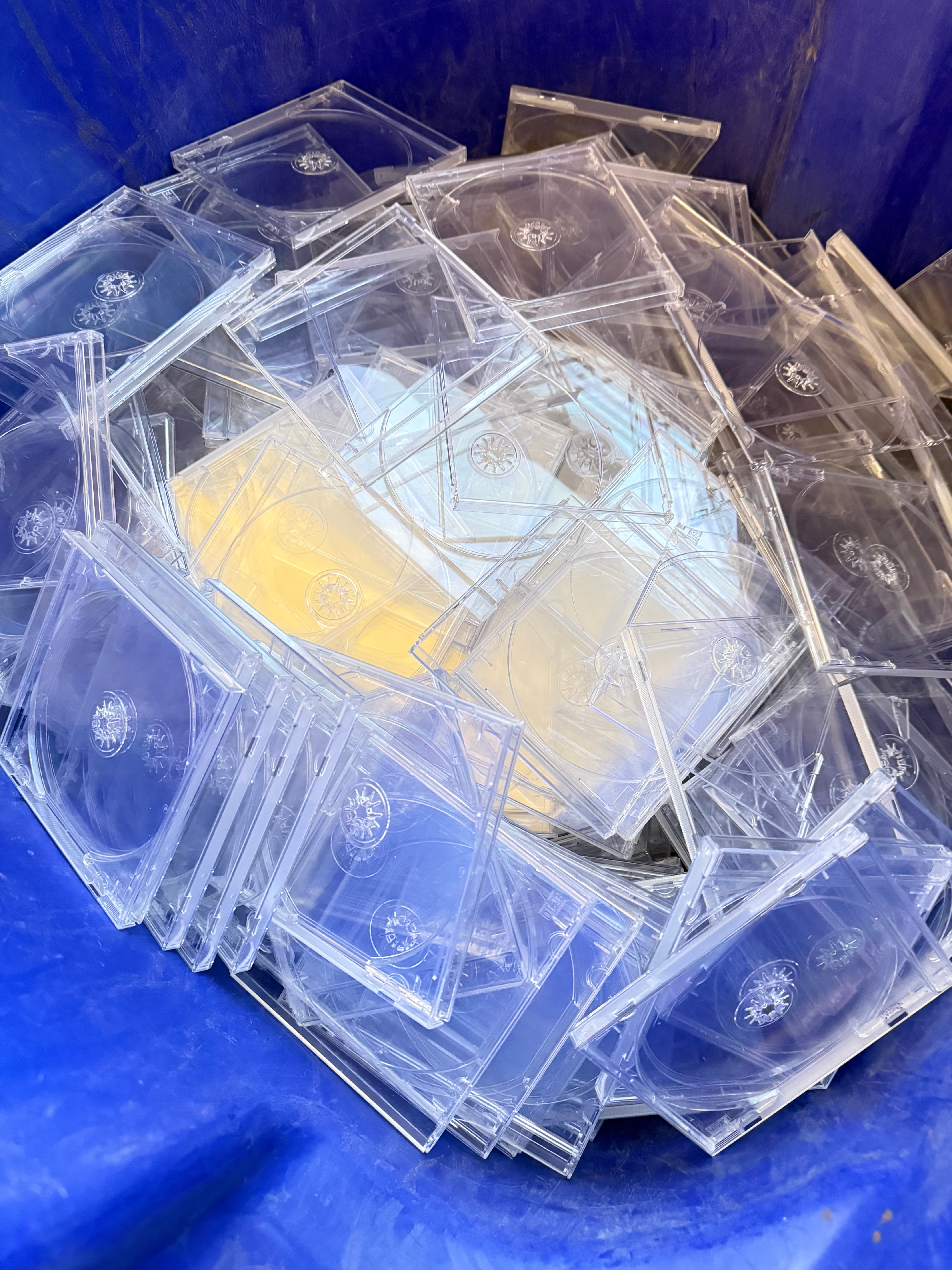 FREE 1500 Clear CD cases
