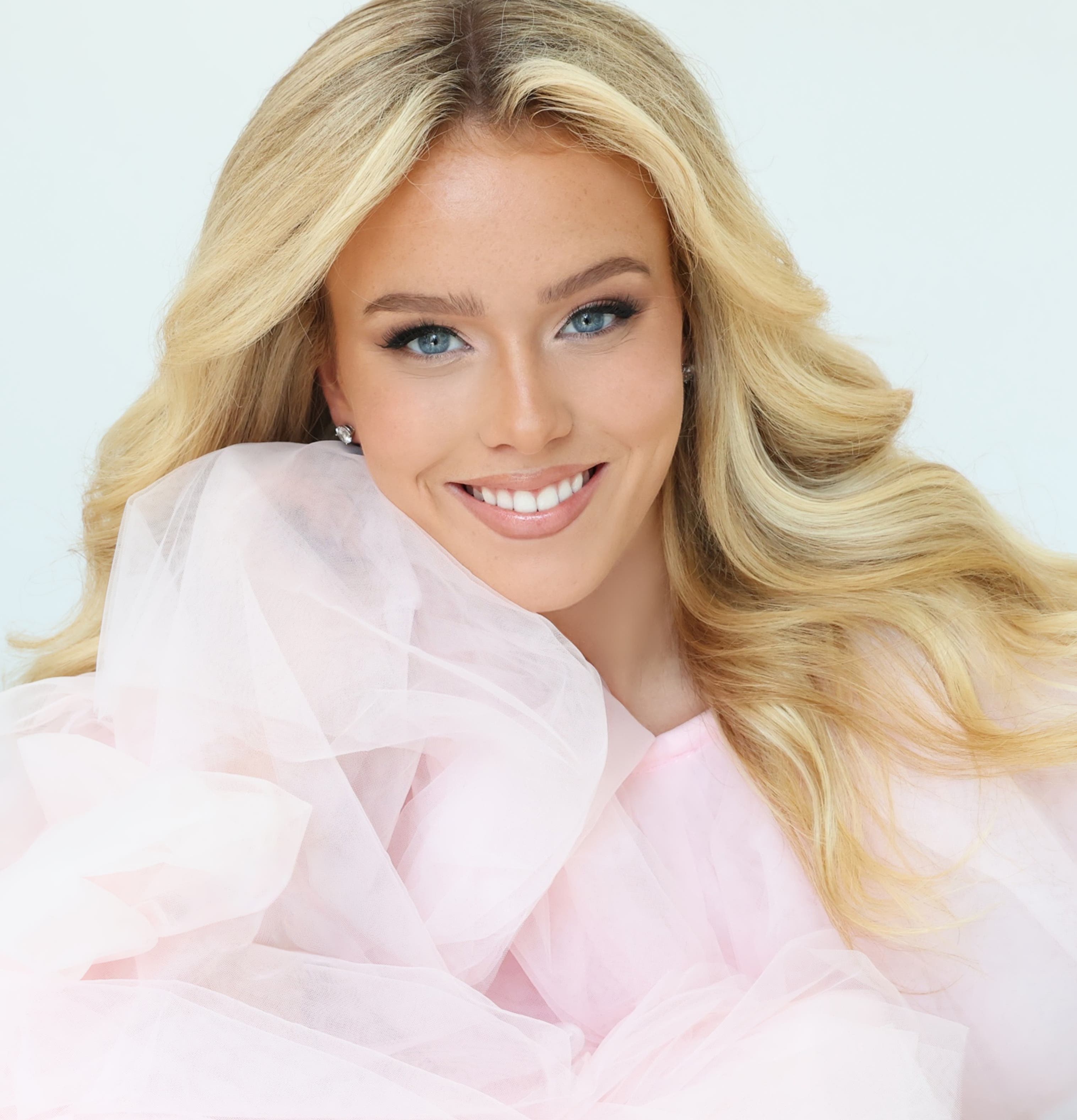 West Simsbury Teen Represents Connecticut at Miss Teen USA, Public Voting Now Open