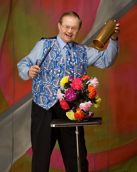 Black Earth Children's Museum Hosts Wayne the Wizard