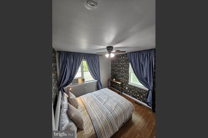 Rooms for rent in a family home 