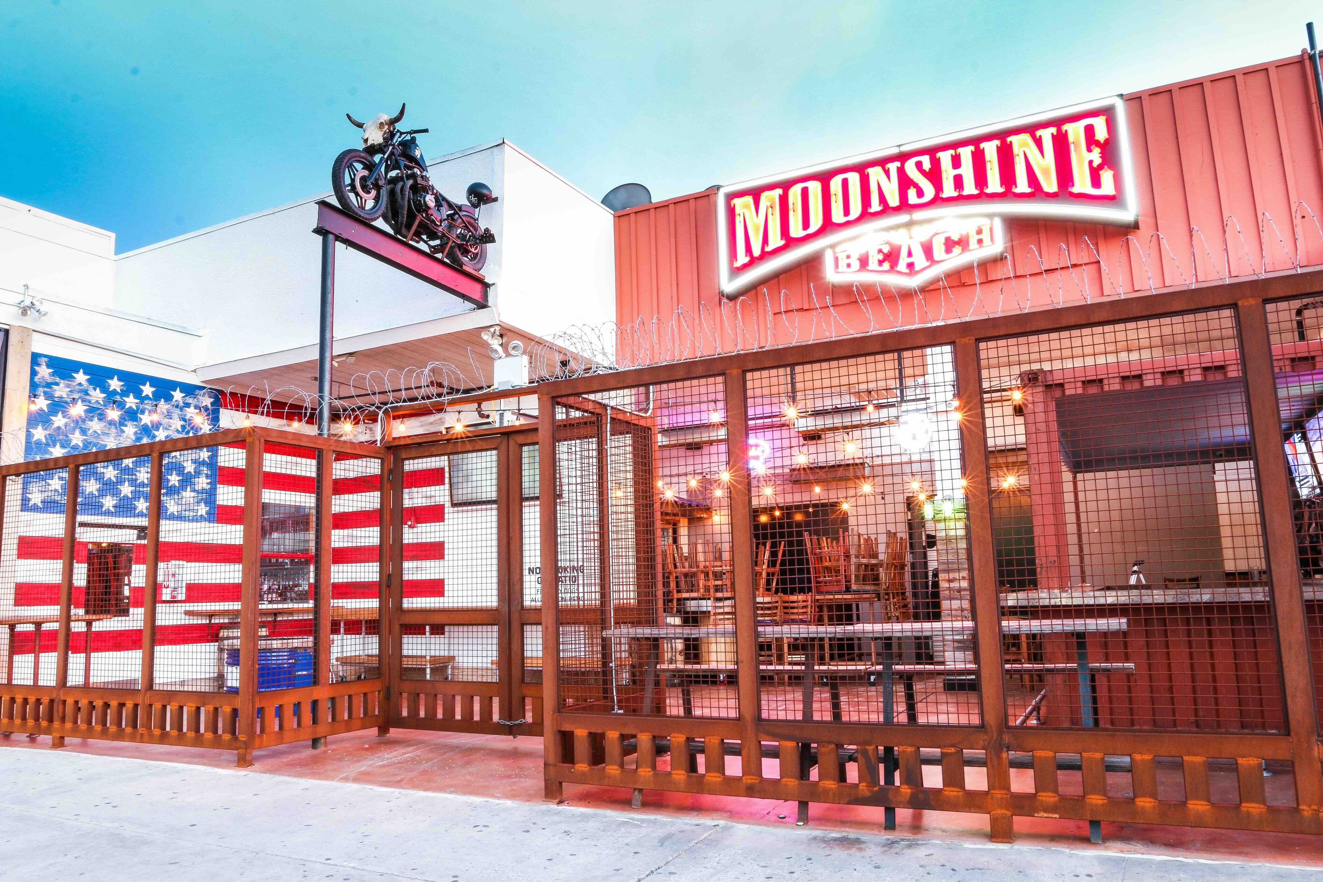 Saint Luna with Lobster Lounge Live in Concert at Moonshine Beach