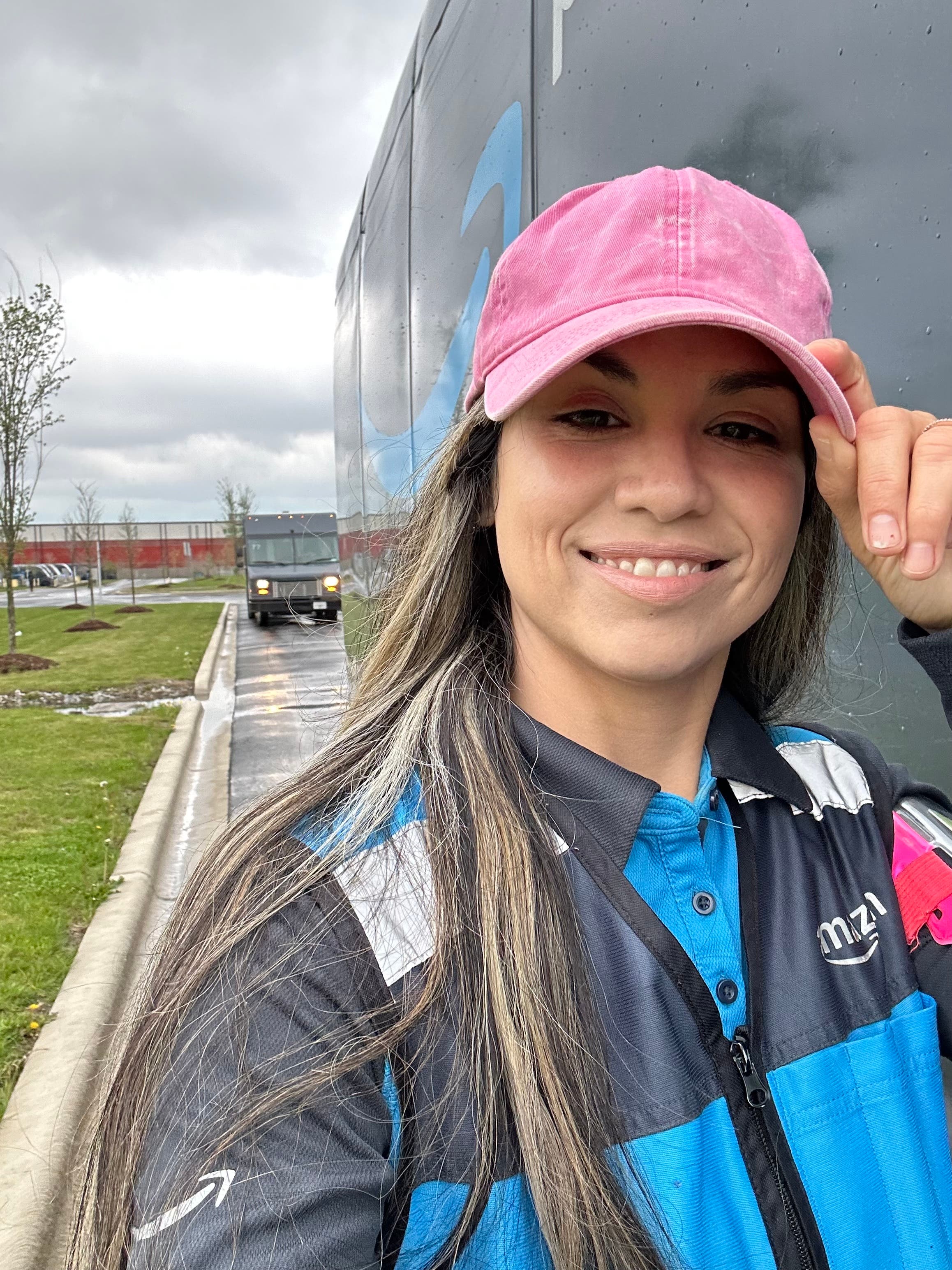 Local Amazon driver—it takes a village.🏡🧡🌸