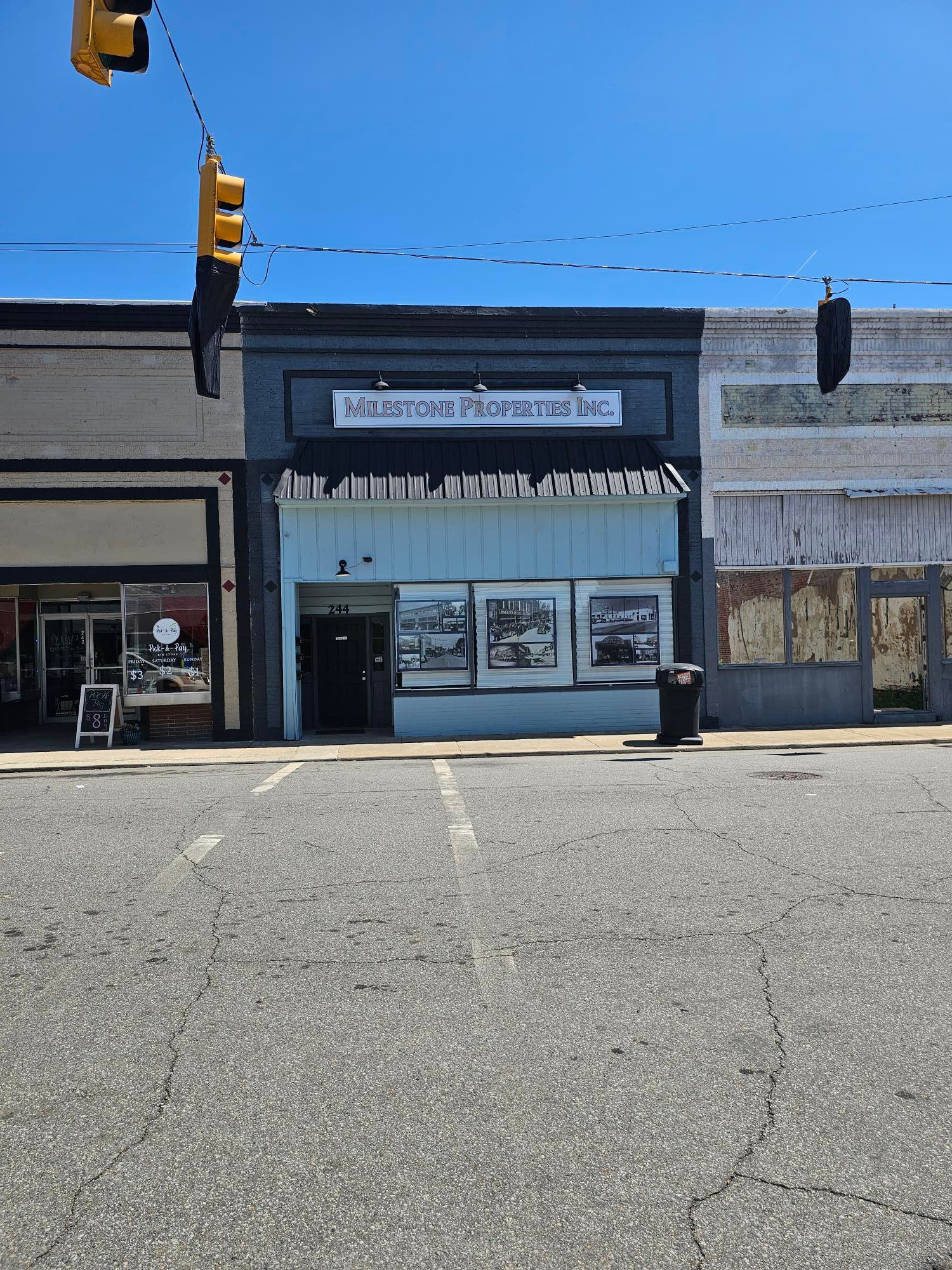 Studio/Office Space For Rent on The Blvd! 