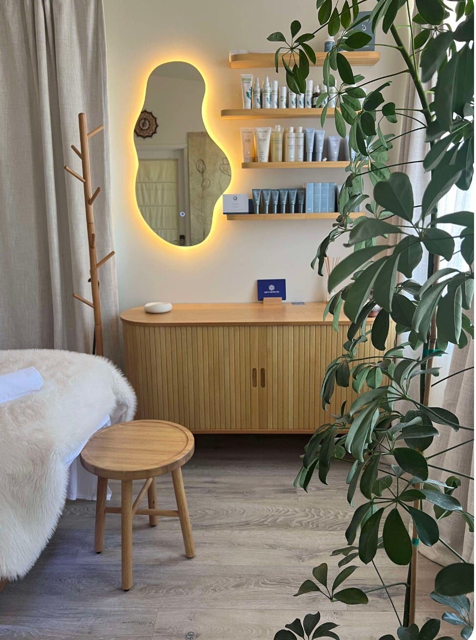 Beautiful Private Wellness Office – Downtown Los Altos – $998/month