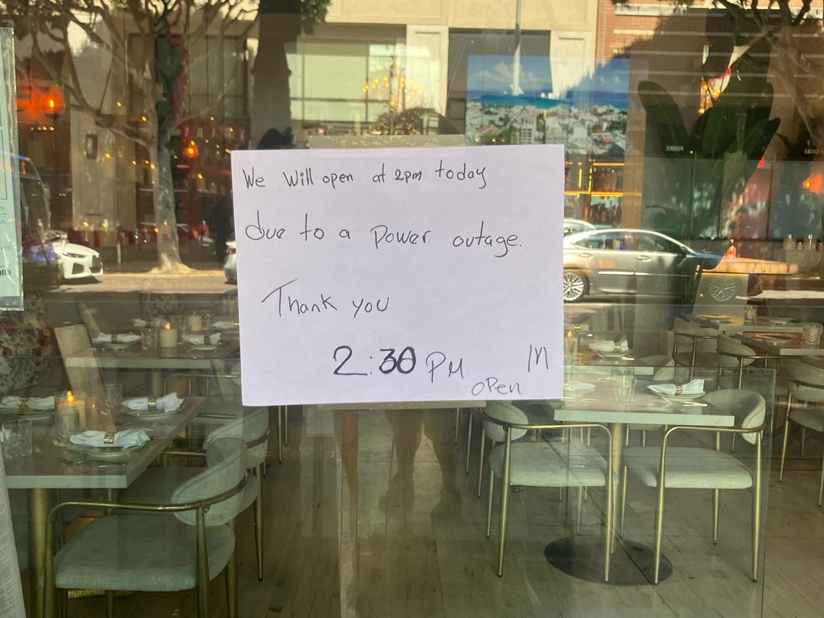 A sign at Develados alerts customers to Monday's power outage as electricity returned to businesses near the Third Street Promenade.