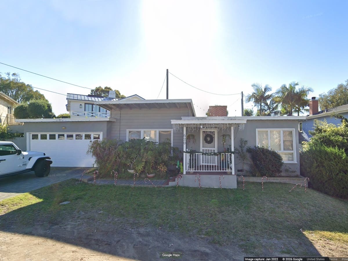 The existing home at 620 25th St. could be demolished and replaced under plans before the Manhattan Beach Planning Commission Wednesday.