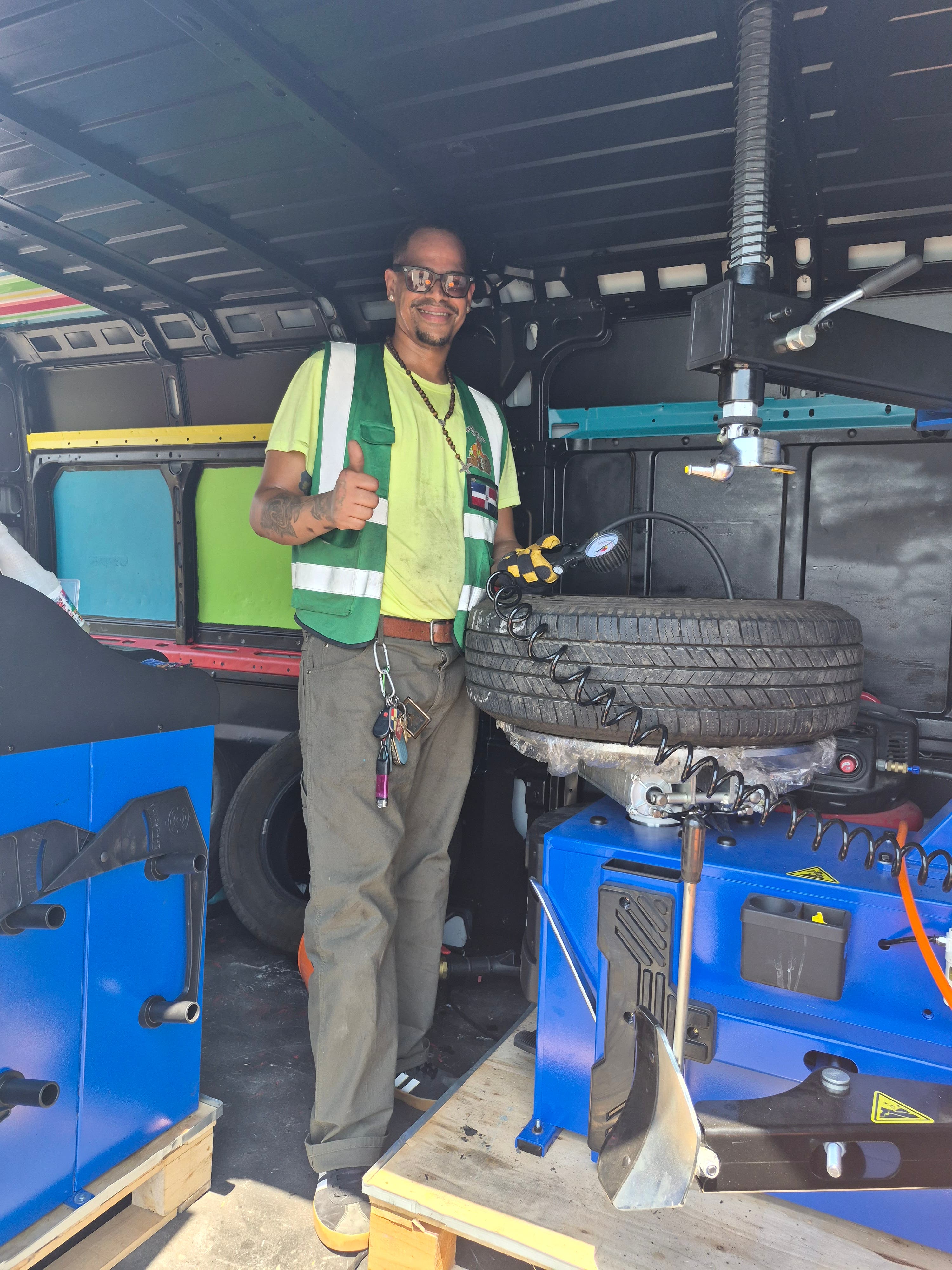 Roadside assistance [ happy road services ]