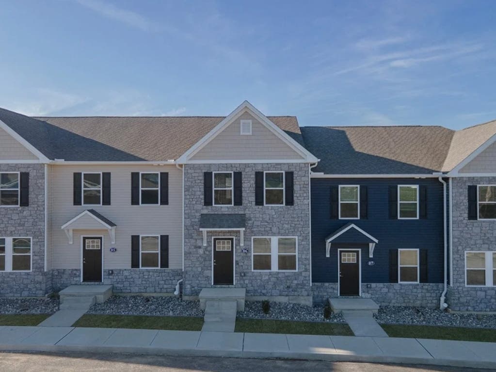 Avery Square, pet-friendly apartment and townhome living rentals in Central PA.