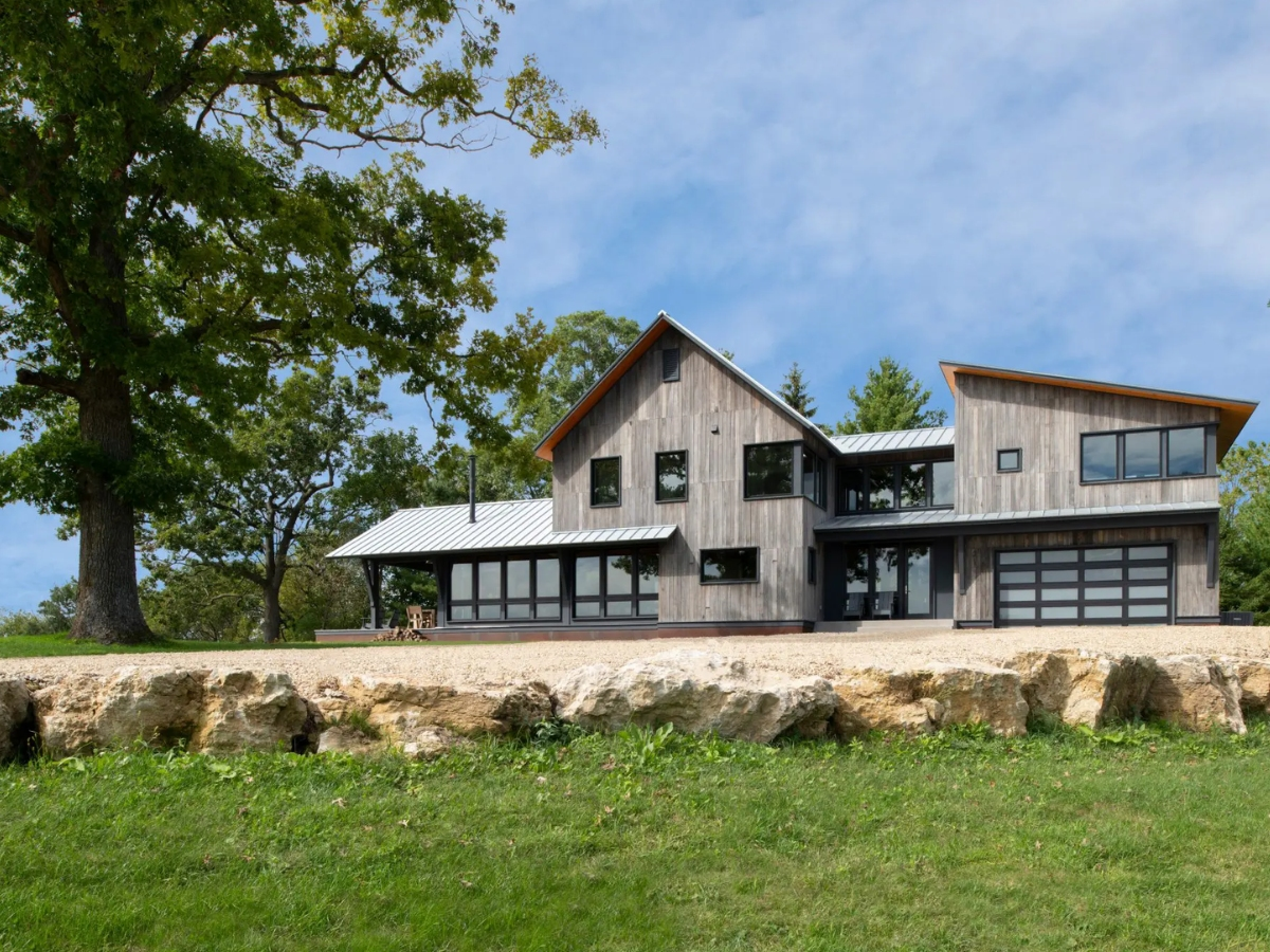 Modern Steel™ garage doors match contemporary and midcentury modern homes. Options include smooth or grooved panels in various paint and Ultra-Grain® finishes.
