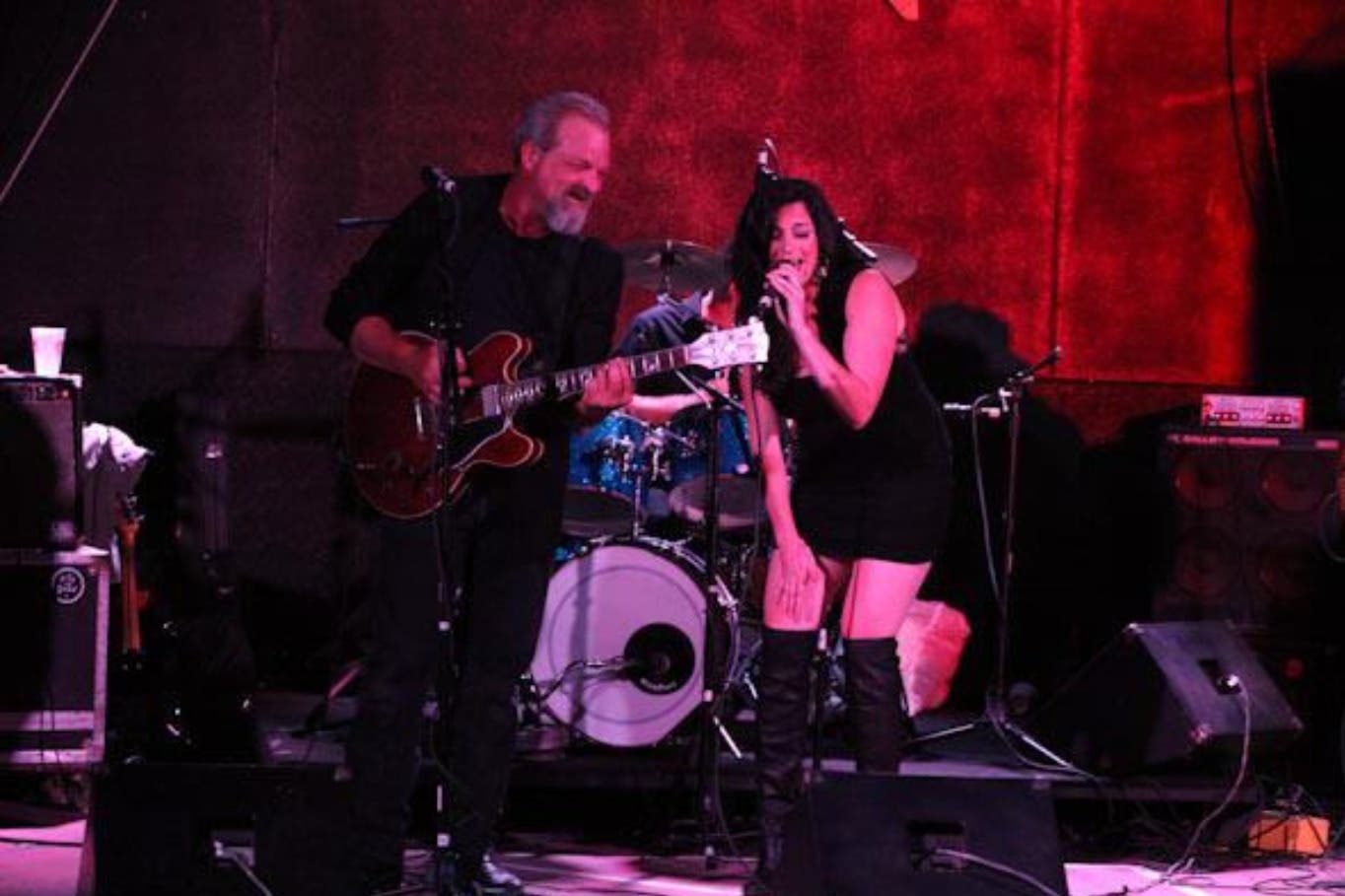   Live Music at Spicy Vines Featuring Brothers of Siren
