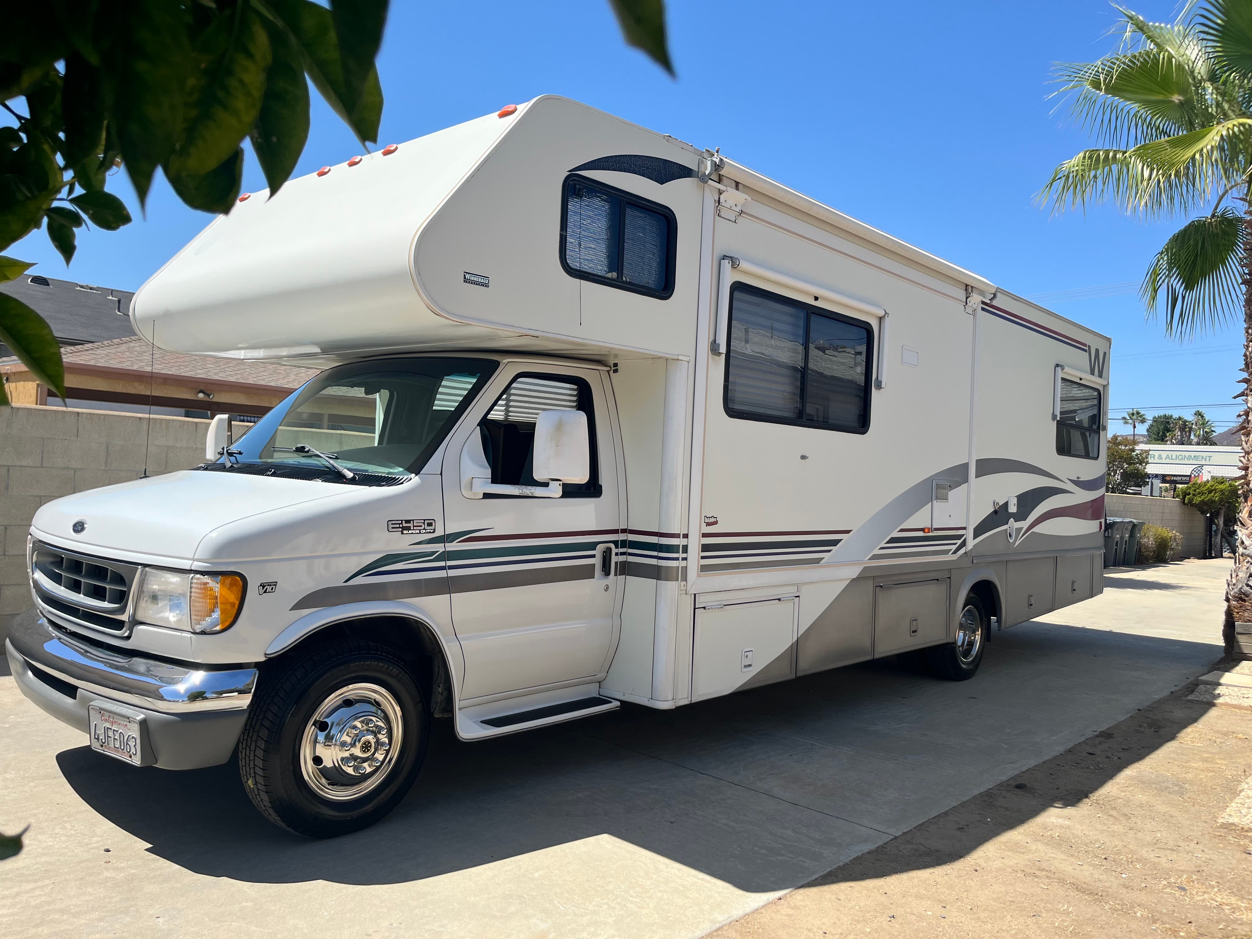 2000 winnebago rv