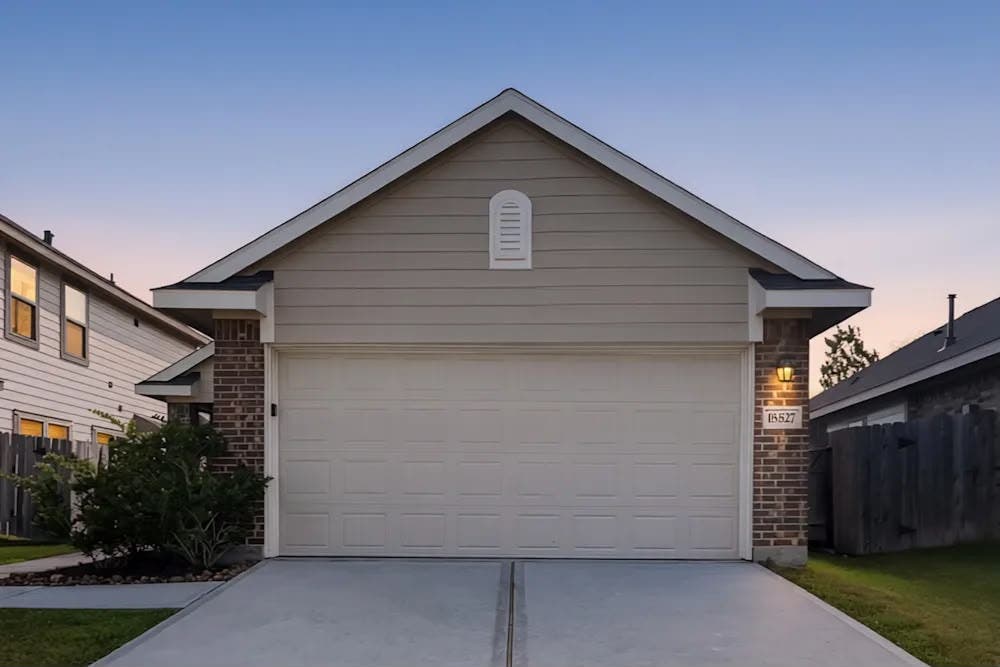 Charming 3-Bedroom, 2-Bathroom Home Available for Rent