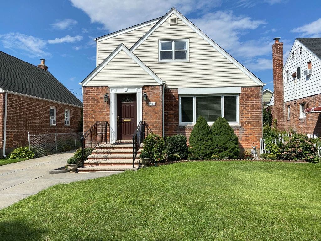 241 Whitehall Rd Garden City NY  *** HOUSE FOR SALE***